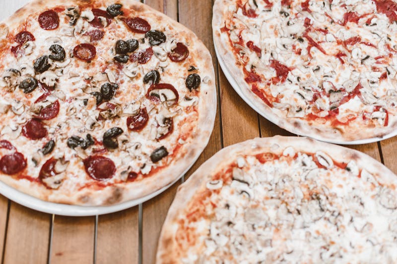 papa gino's classic margherita pizza with fresh basil